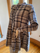 Load image into Gallery viewer, Free People x CP Shades Pintucked Gray/White Plaid Yoko Tunic Top, size XS runs large (42 bust)