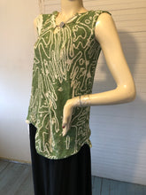 Load image into Gallery viewer, Skif Skifo Green Ivory Abstract Pattern Linen Blend Sleeveless Sweater, size S