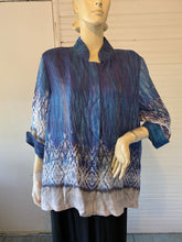 Load image into Gallery viewer, Dressori Blue/White Asian-Inspired Silk Top, size 1X (Plus) (XXL)