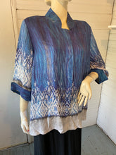 Load image into Gallery viewer, Dressori Blue/White Asian-Inspired Silk Top, size 1X (Plus) (XXL)