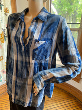 Load image into Gallery viewer, Side Stitch USA Blue/White "Abstract Plaid" Cotton Top, size M