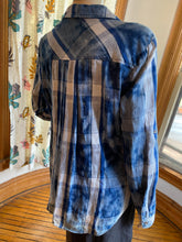Load image into Gallery viewer, Side Stitch USA Blue/White "Abstract Plaid" Cotton Top, size M