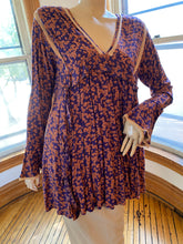 Load image into Gallery viewer, Free People Orange/Purple Rayon Print Top with Lace Trims, size S
