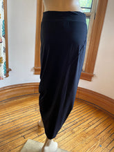 Load image into Gallery viewer, Porto San Francisco Black Sculptural Pull-On Knit Skirt, size S
