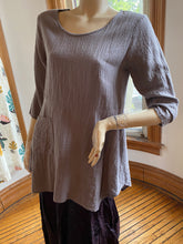 Load image into Gallery viewer, Niche by Nilgun Derman Light Gray Scoop Neck Pullover Top, size XS
