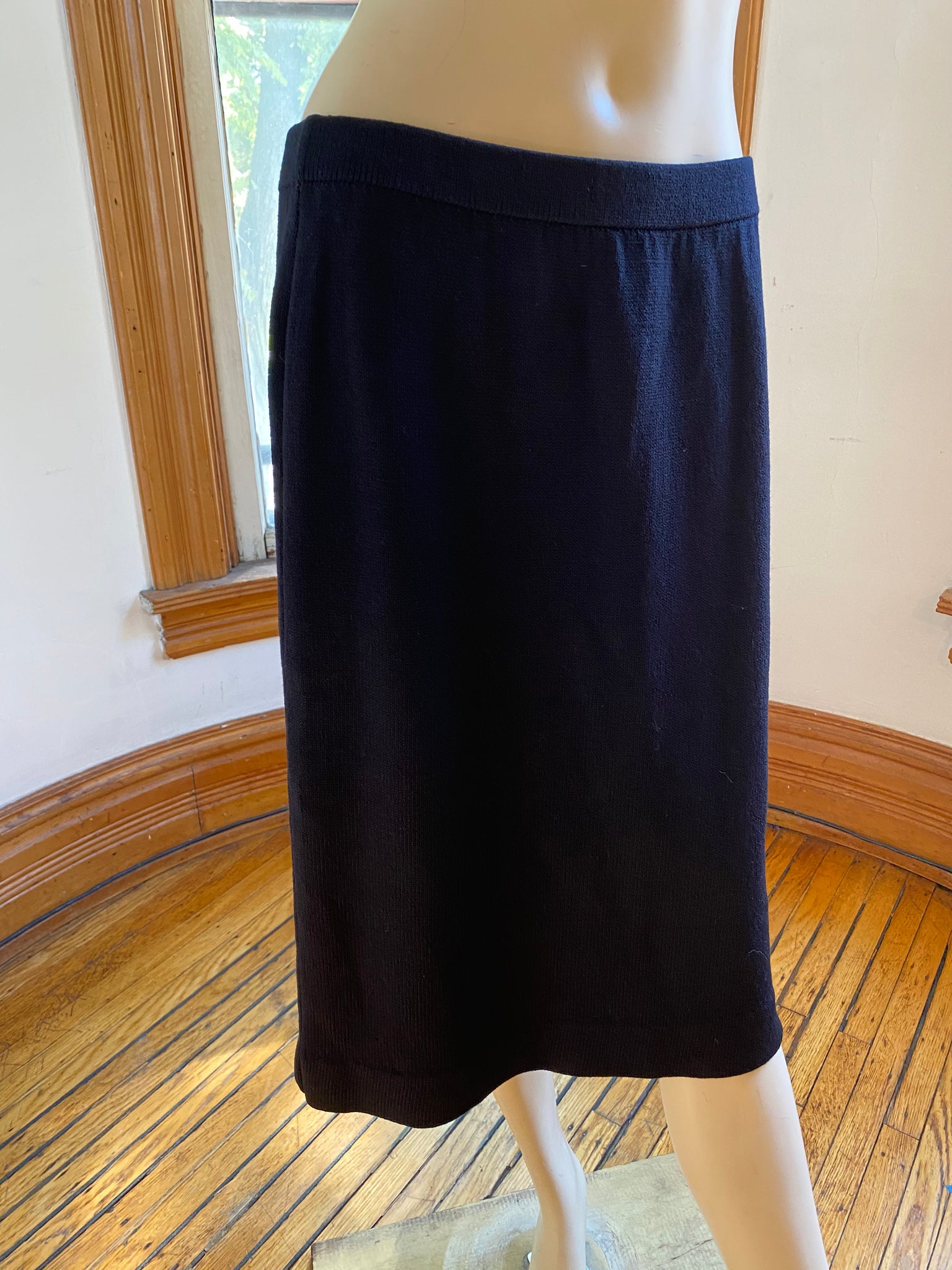 St. John Basics Black Santana Knit Pull-On Skirt, size M (US 10) –  Christina Finn Style & Boutique