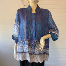 Load image into Gallery viewer, Dressori Blue/White Asian-Inspired Silk Top, size 1X (Plus) (XXL)
