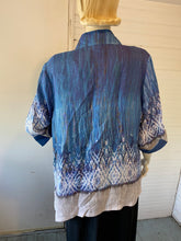 Load image into Gallery viewer, Dressori Blue/White Asian-Inspired Silk Top, size 1X (Plus) (XXL)
