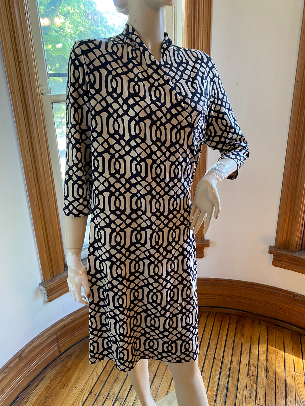 J McLaughlin Ivory/Black Scrolling Link Print Faux Wrap Dress, size M